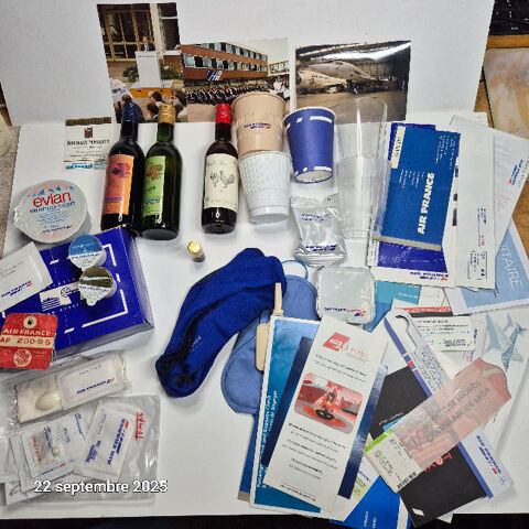 Lot d'objets et de documents Air France des annes 50  2000 50 Saumur (49)
