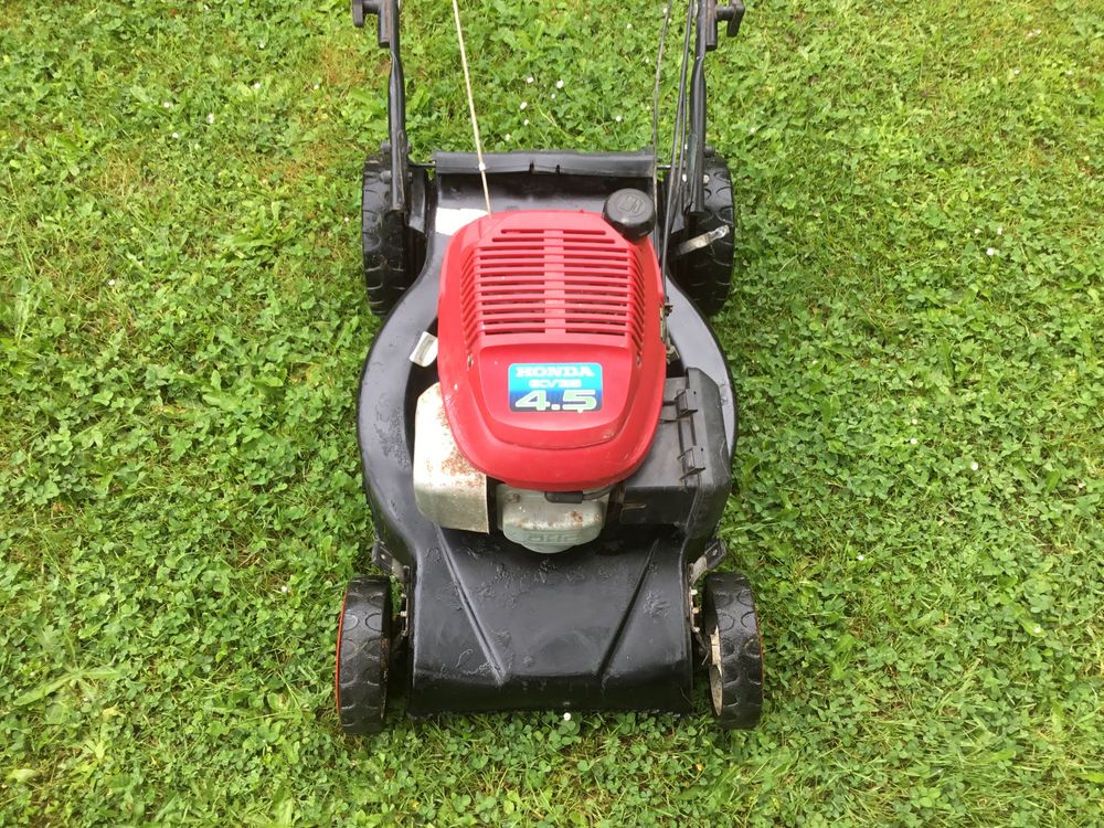 Tondeuse tract&eacute;e honda Jardin