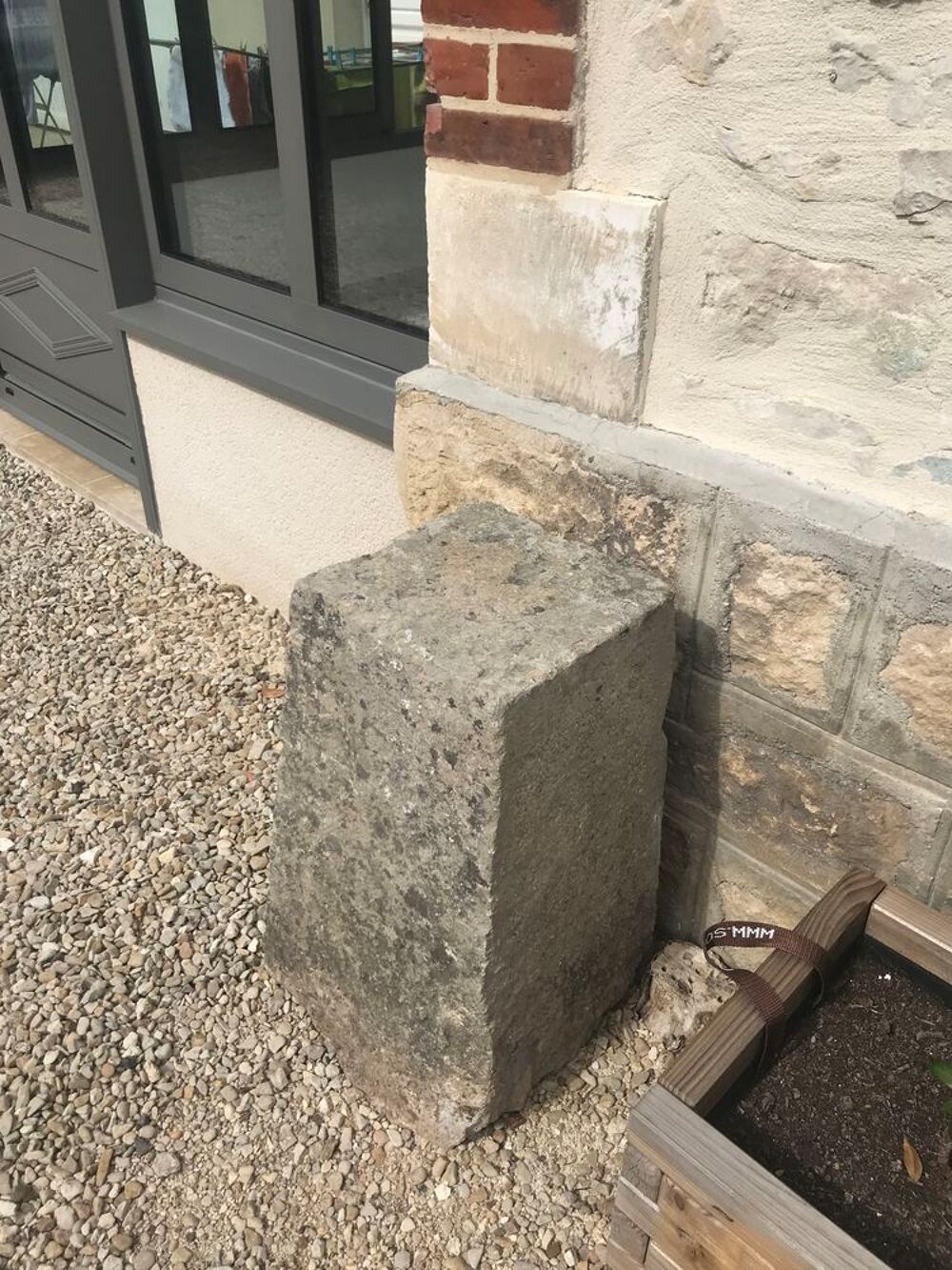 V&eacute;ritables pierres, pour soutenir piliers. Jardin