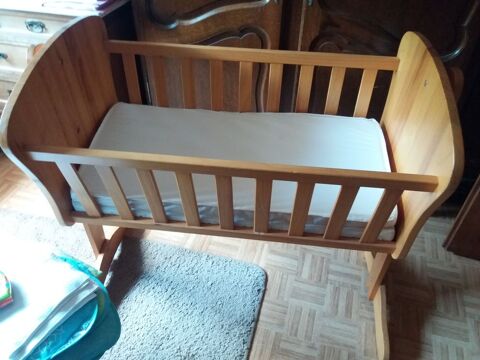 lit  bébé à bascule 0.58 x 0.95 avec  matelas  drap et alèze 50 Mertzwiller (67)