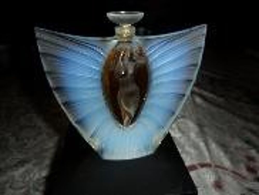 Flacon de parfum LALIQUE 