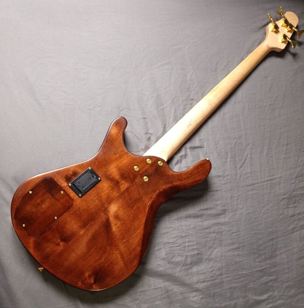 Basse fretless mod&egrave;le unique Instruments de musique