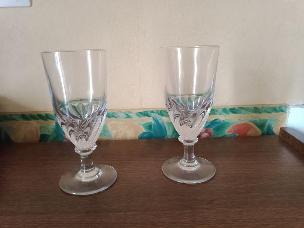 2 Grands verres anciens &agrave; absinthe &agrave; pied de bistrot Décoration