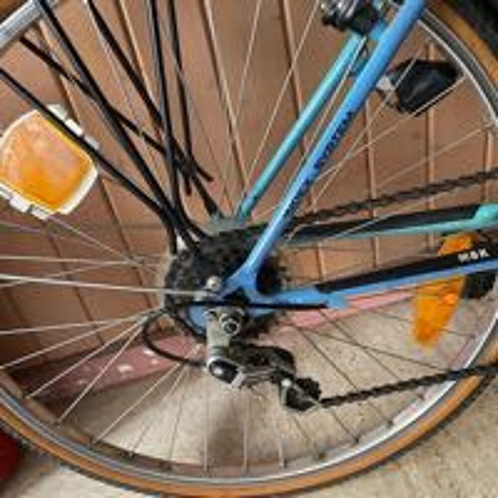 V&eacute;lo VTC marque MBK bleu Vélos