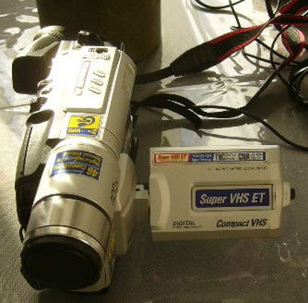 camescope S-VHS ET cassettes VHSC JVC GR-SXM27E &agrave; r&eacute;viser Photos/Video/TV
