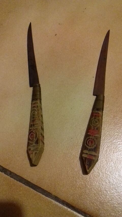 Lot de 2 coupe-papiers africains
30 Septmes-les-Vallons (13)