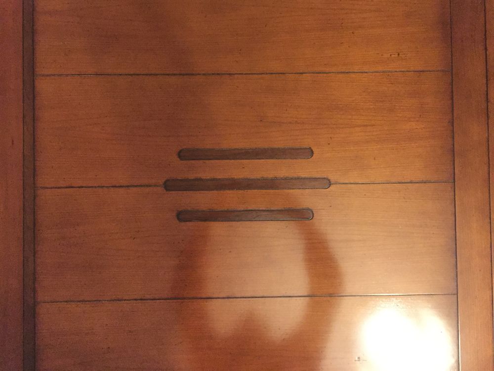 Table de salle &agrave; manger 
avec six chaises et coussins. Meubles