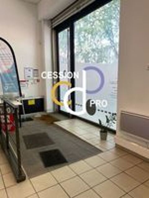   GRAND LOCAL COMMERCIAL DE STANDING A LOUER SUR BOULEVARD CIRCULAIRE DE NÎMES : 173 m² ! 
