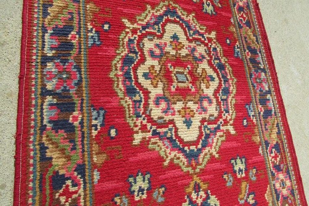 Petit tapis ancien color&eacute; , 150 x 70 cm
Dcoration
