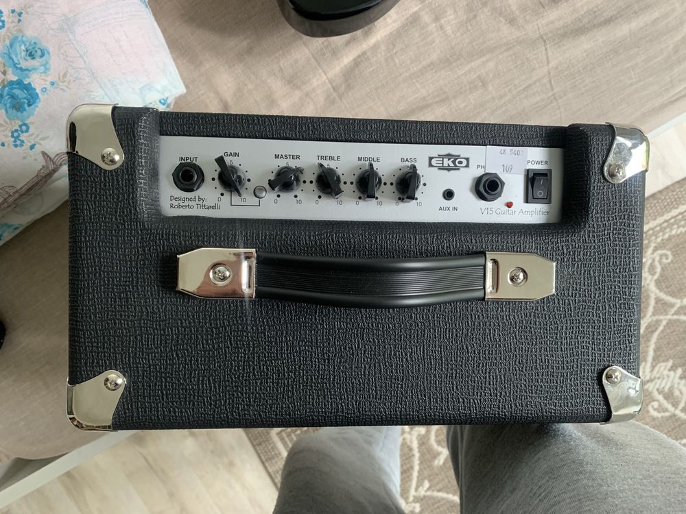Guitare &eacute;lectrique STAGG + Ampli EKO V15 Instruments de musique
