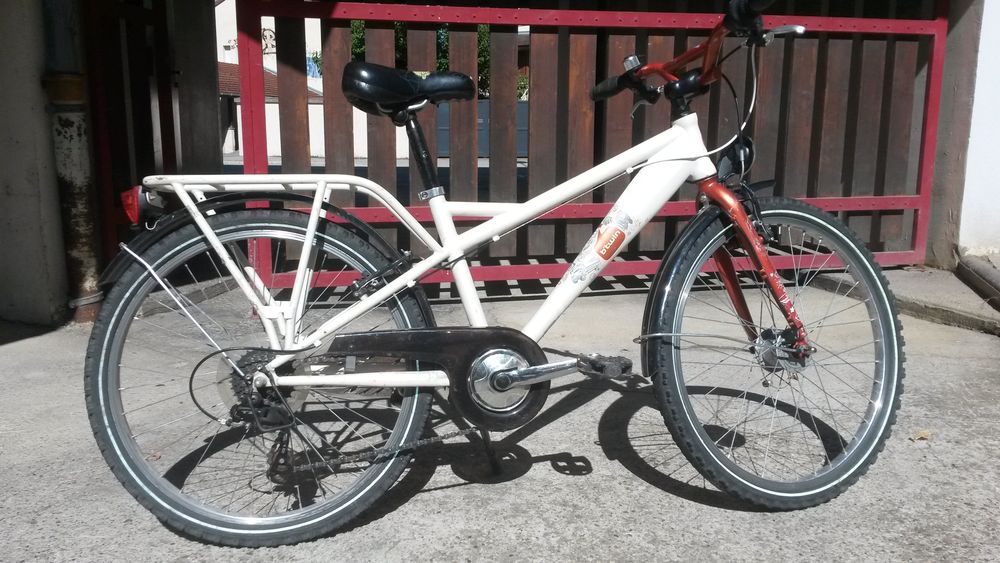 V&eacute;lo 24 pouces 8/12 ans Vlos