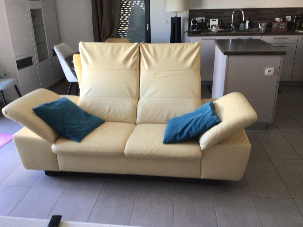 Canap&eacute; cuir beige 3 places Meubles