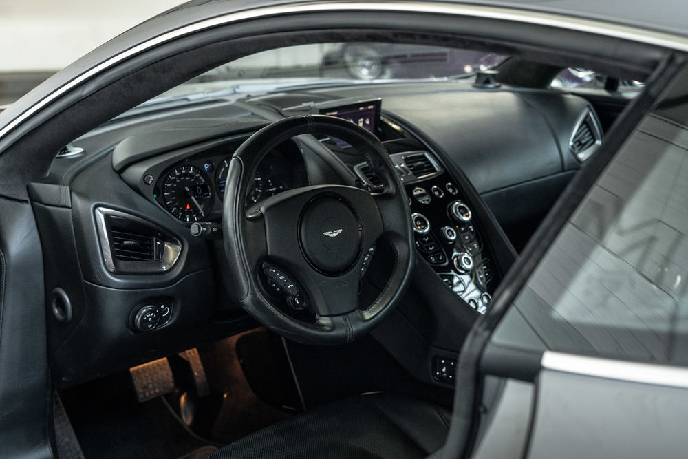 Vanquish Aston Martin V12 *Faible kilom&eacute;trage / Carbone* 2017 occasion 75014 Paris