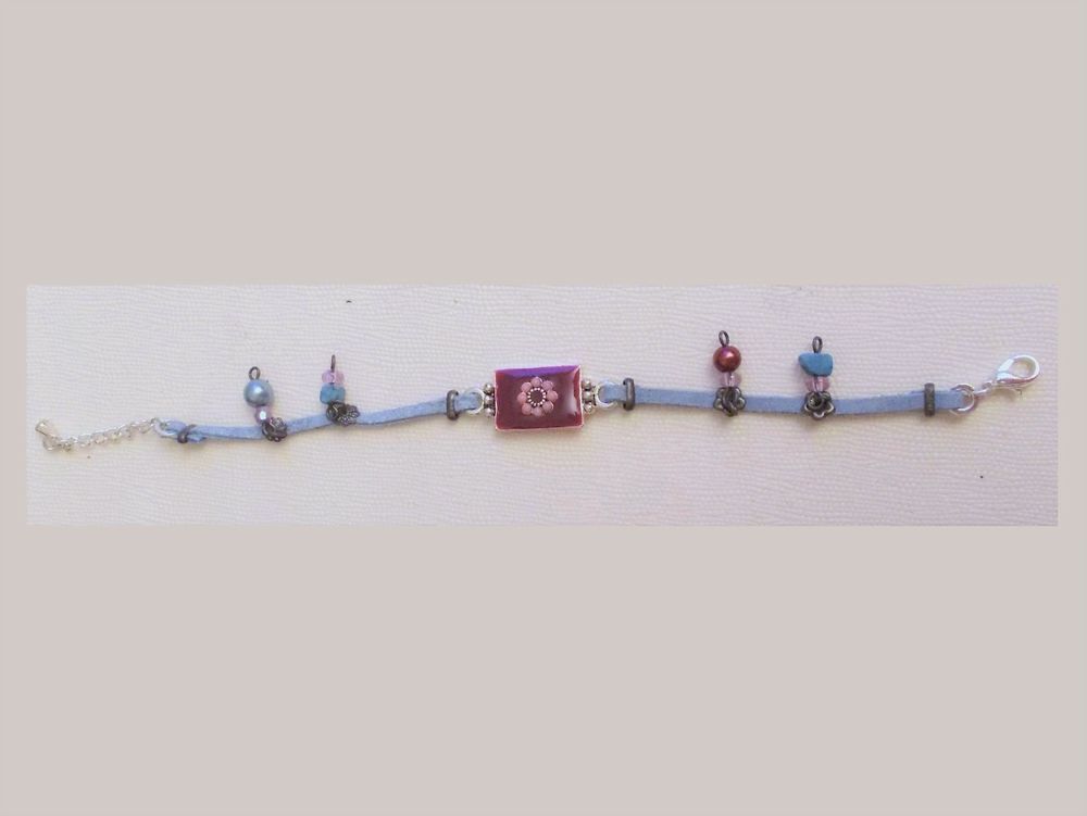 Bracelet en Daim Bleu Ciel et en M&eacute;tal Argent&eacute;- Neuf Bijoux et montres