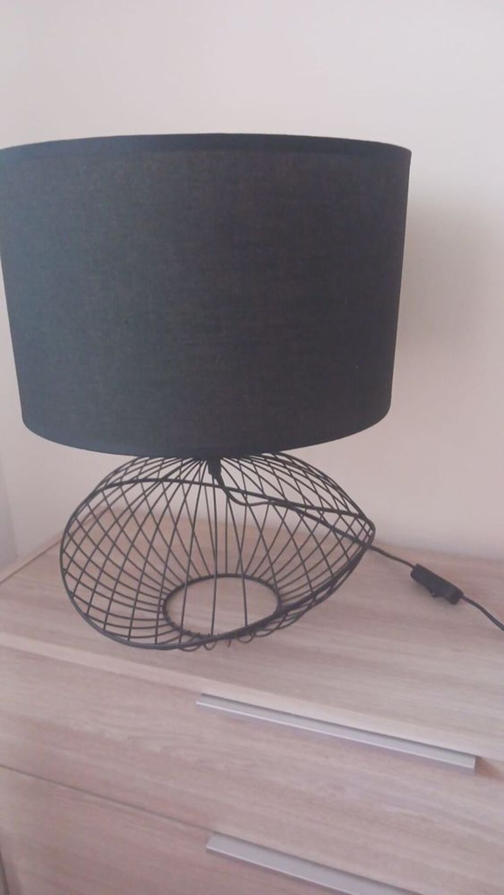Lampe moderne m&eacute;tal noir ? 20€ Décoration