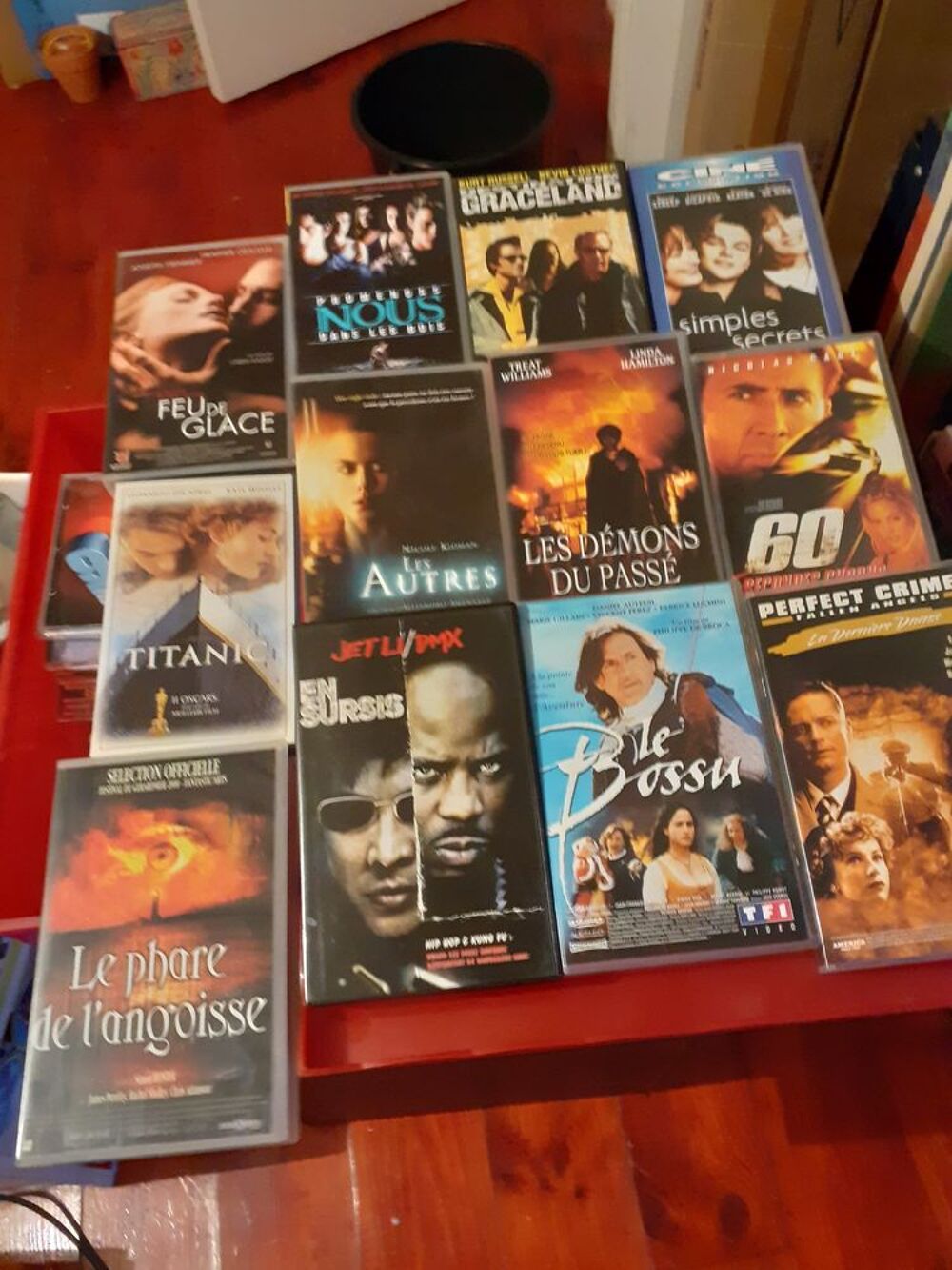 LOT de 22 VHS DIVERS ( Film, Musique, Animalier....) DVD et blu-ray
