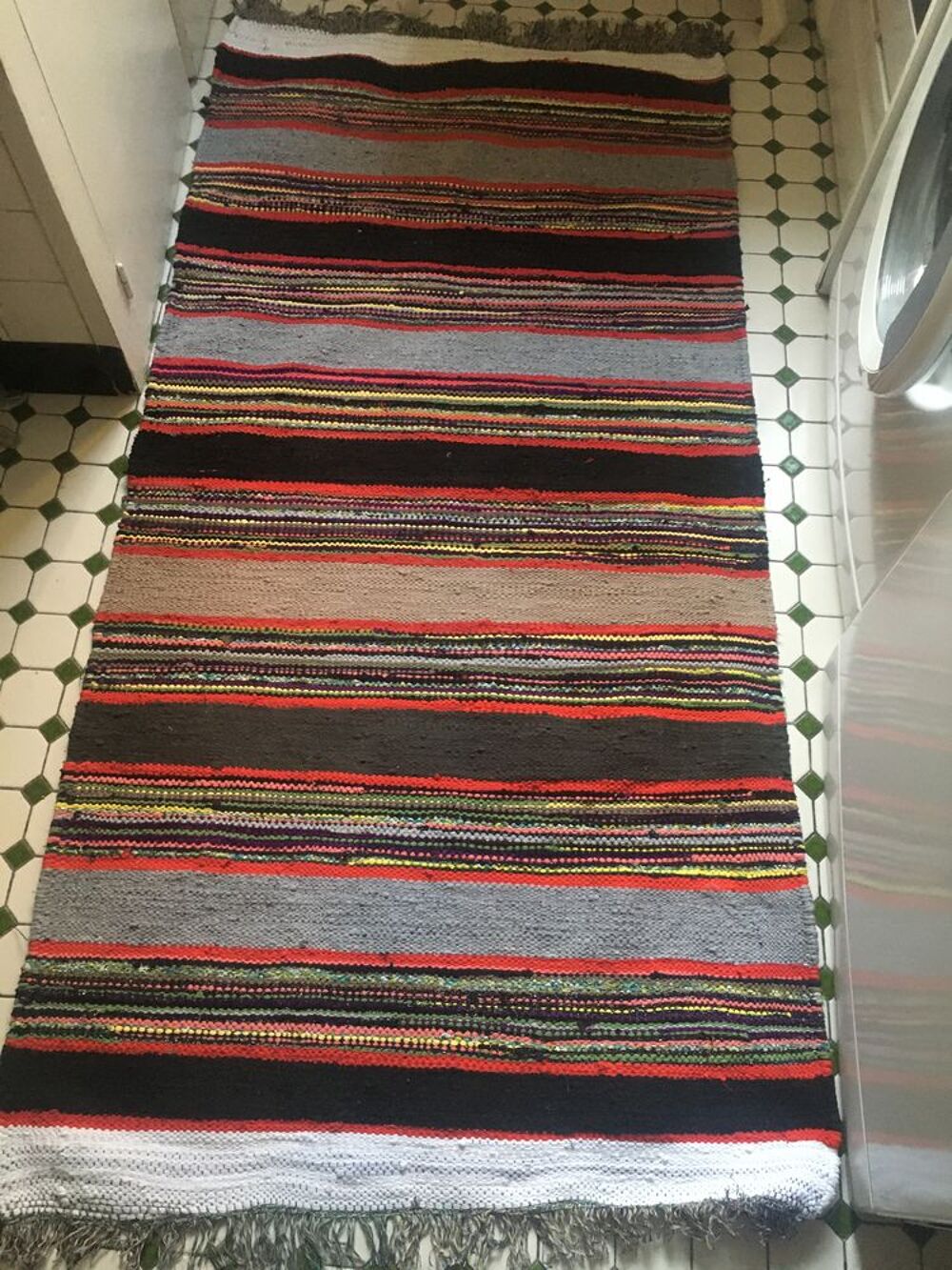 Tapis berb&egrave;re en laine et coton, neuf. Décoration
