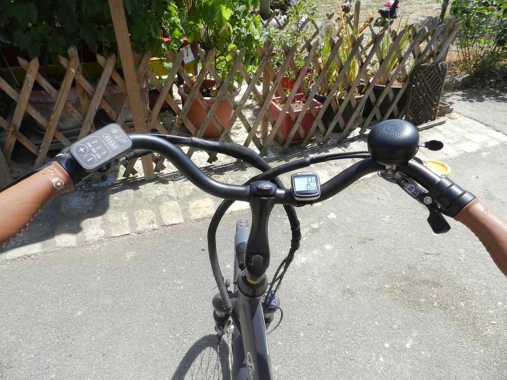 Tr&egrave;s beau v&eacute;lo &eacute;lectrique Sports