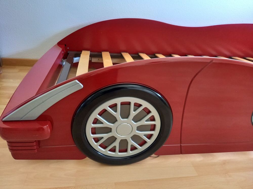 Lit voiture + sommier + armoire Mobilier enfants
