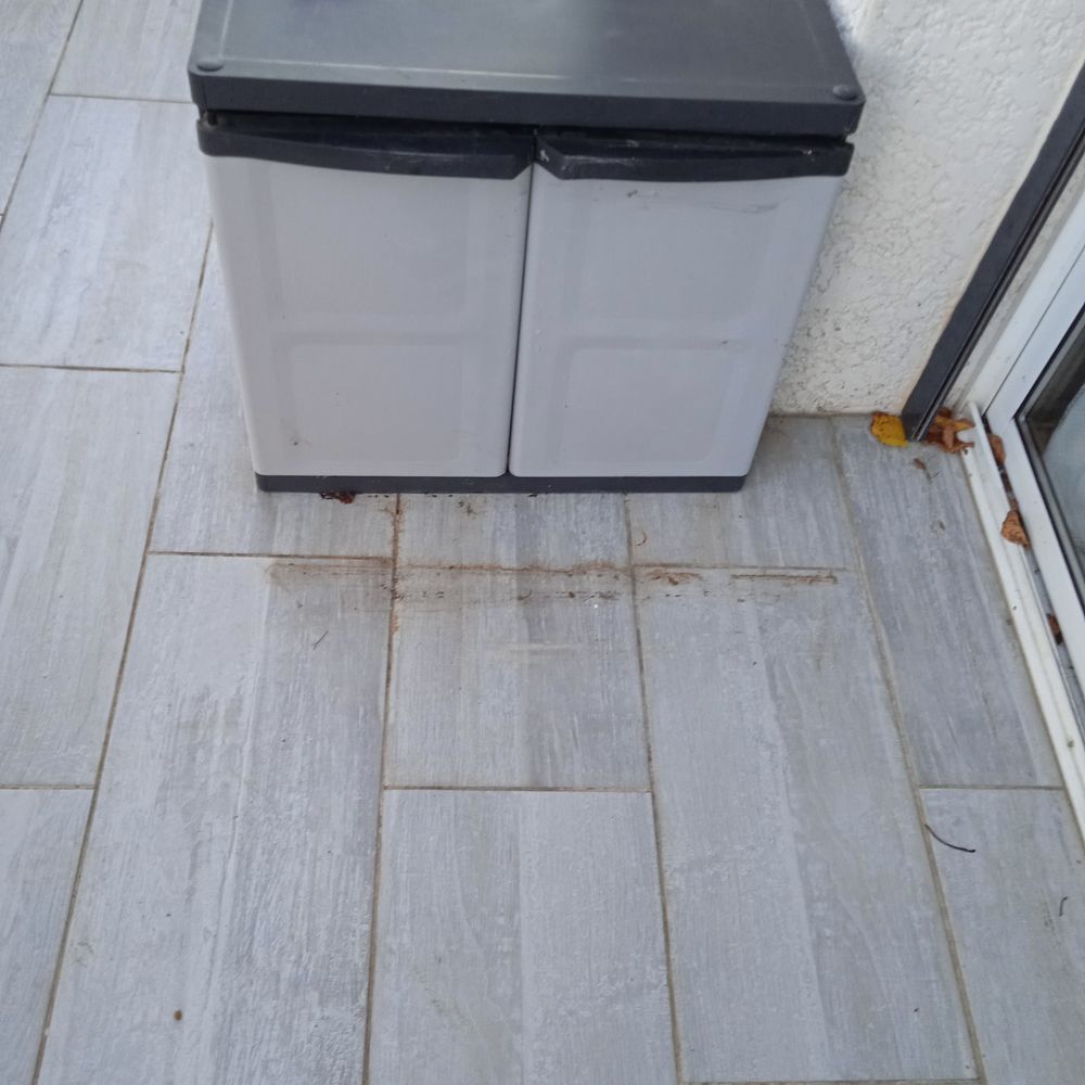 Meuble de rangement en PVC en bon &eacute;tat de fonctionnement. 64 Meubles