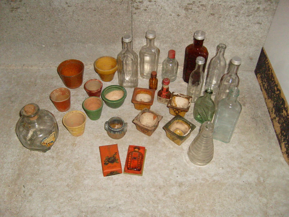 Ancien mini pots de fleurs et ancienne bouteilles 