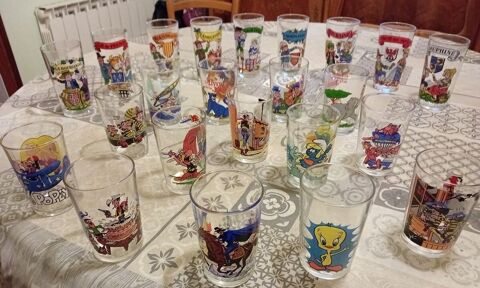 Anciens verres de différents décors de dessins animés 10 Talloires (74)