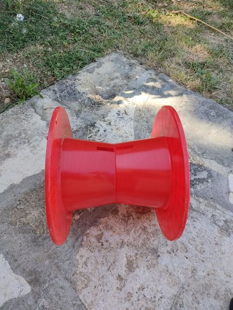 Touret plastique rouge hauteur 32cm 5 Boisset-et-Gaujac (30)