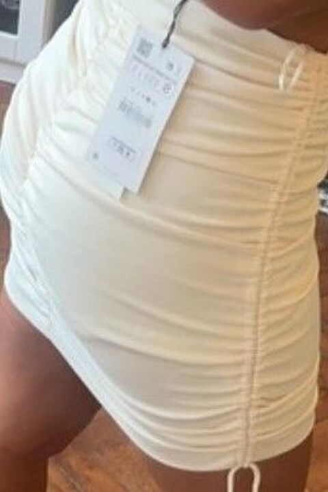 jupe Zara neuve  10 Paray-le-Monial (71)