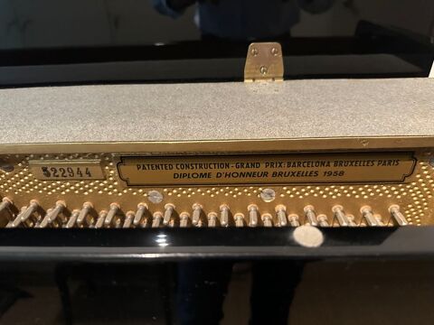Piano droit Petrof avec silencieux Bondues (59)