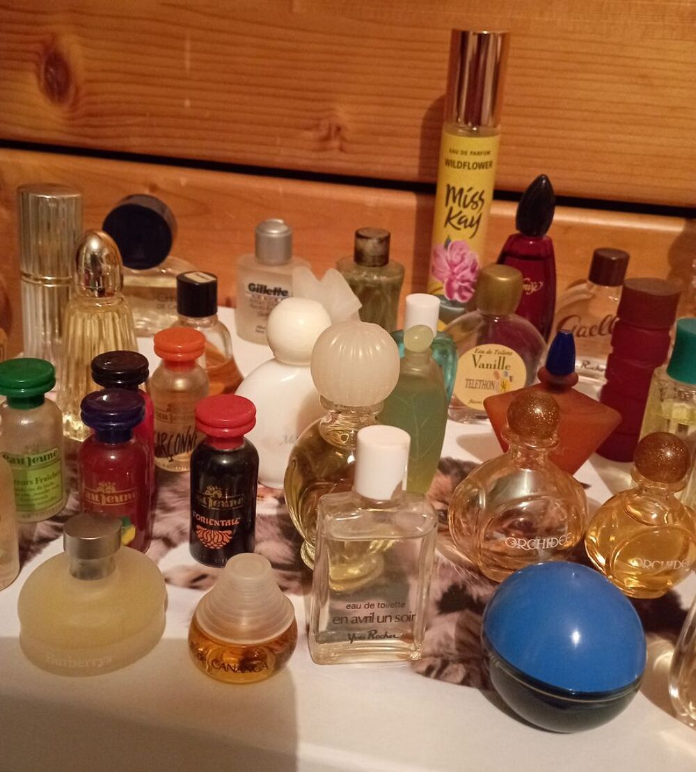 Lot de 85 Miniatures de parfum 