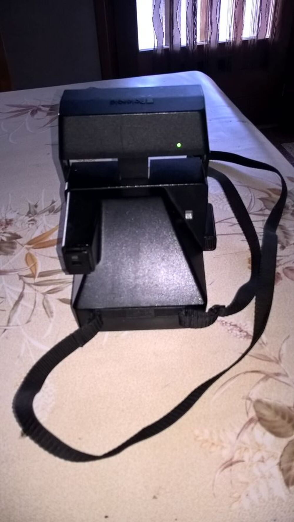 Ancien appareil photo POLARO&Iuml;D SUPERCOLOR 635. Photos/Video/TV