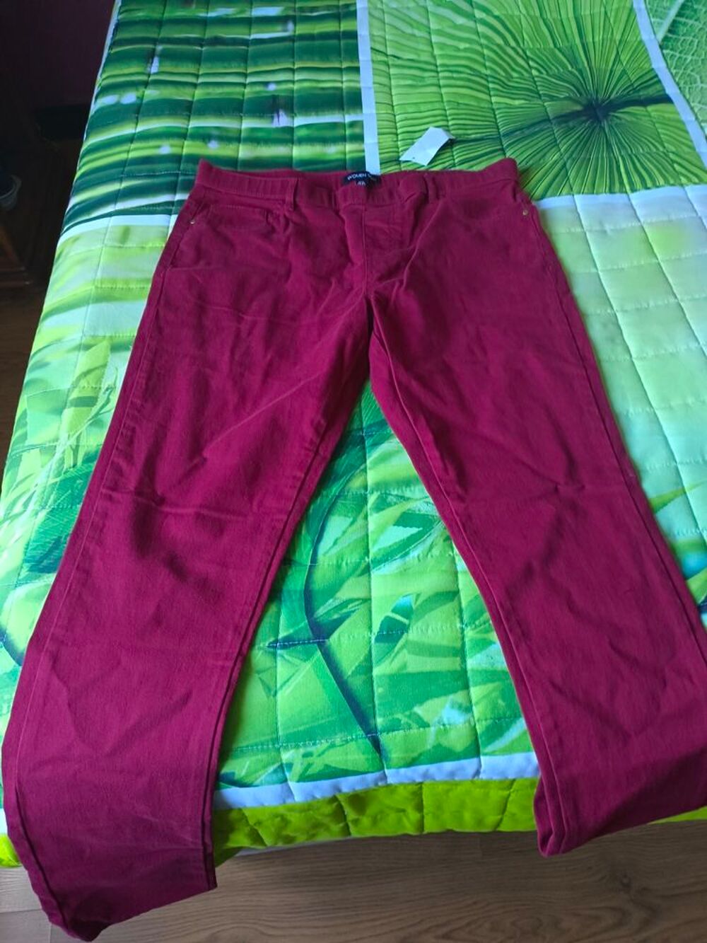 2 jeans taille L XL taille petit pour le dernier L Vêtements