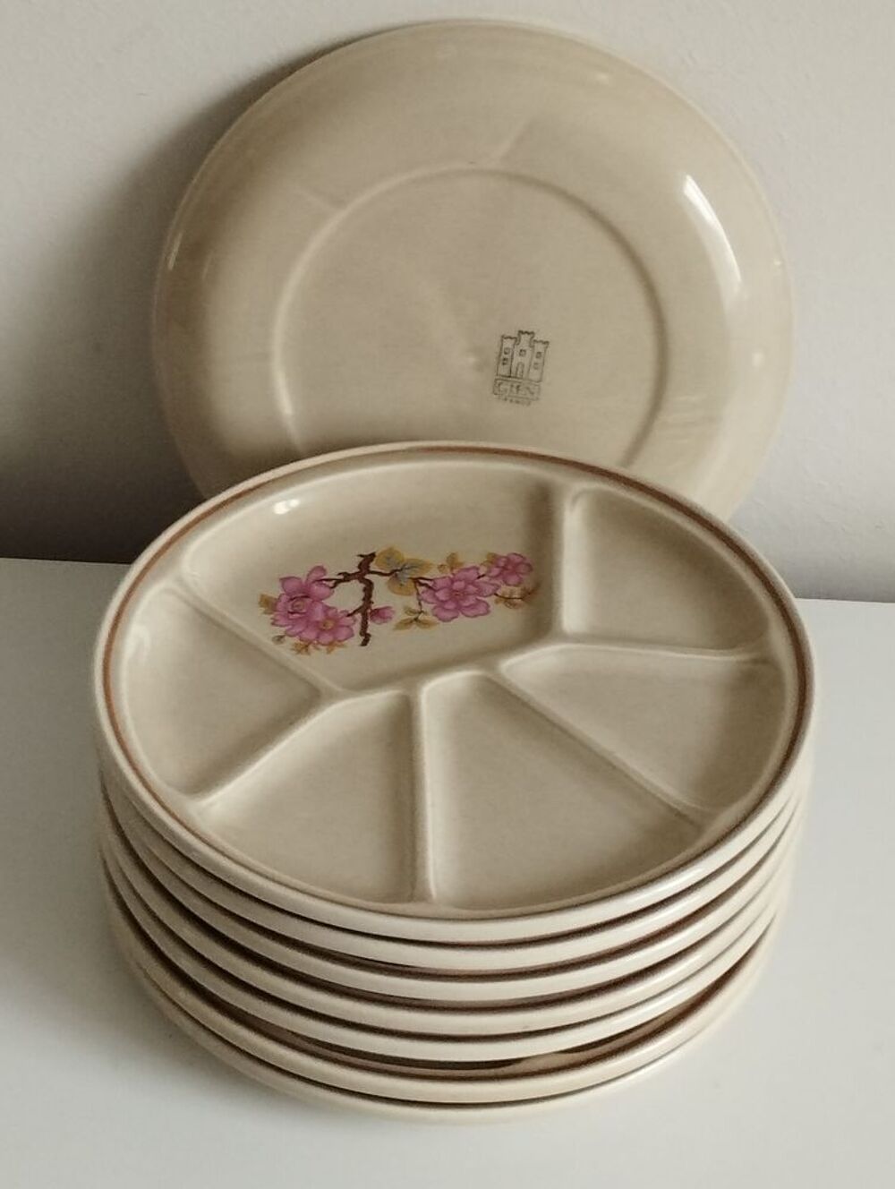Assiettes compartiment&eacute;es printani&egrave;res Gien Décoration