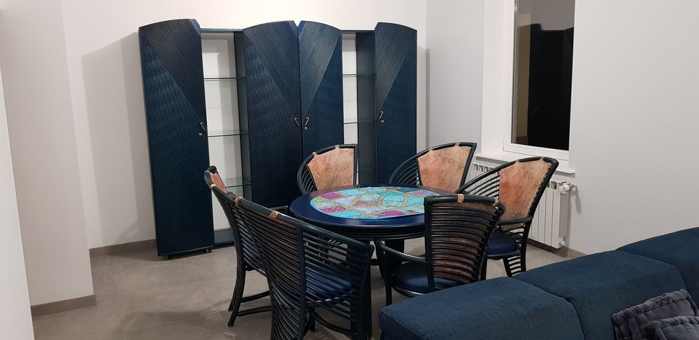 Salle &agrave; manger en rotin artisanal par SCHUTZ Allemagne Meubles