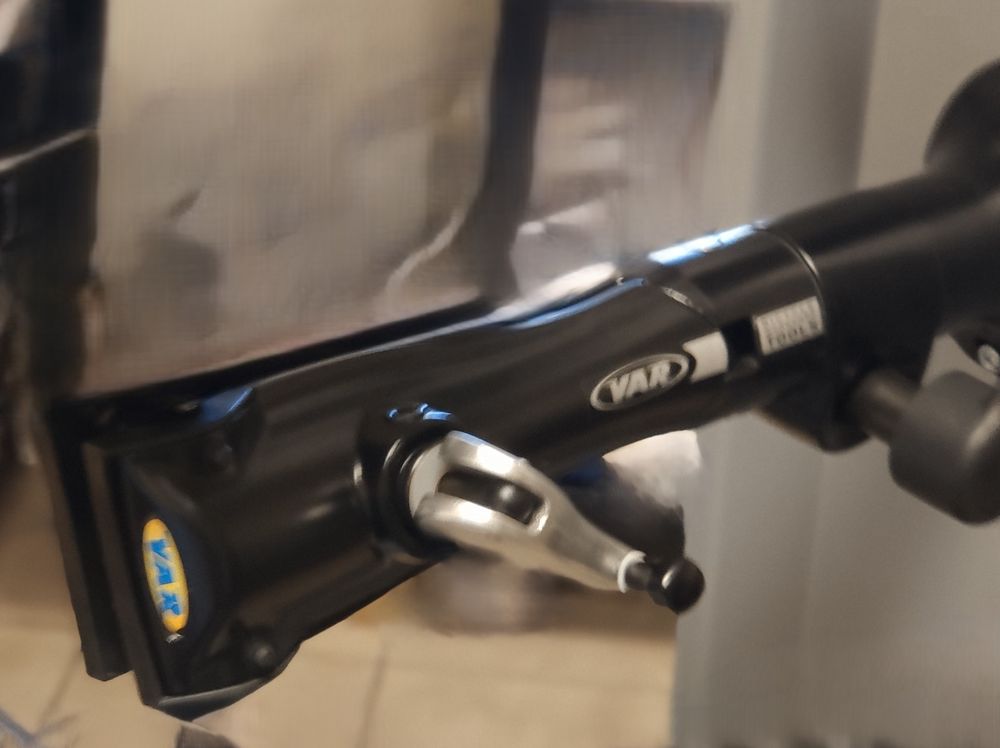 Pied d'atelier performant &eacute;lectrique PRO VAR Sports