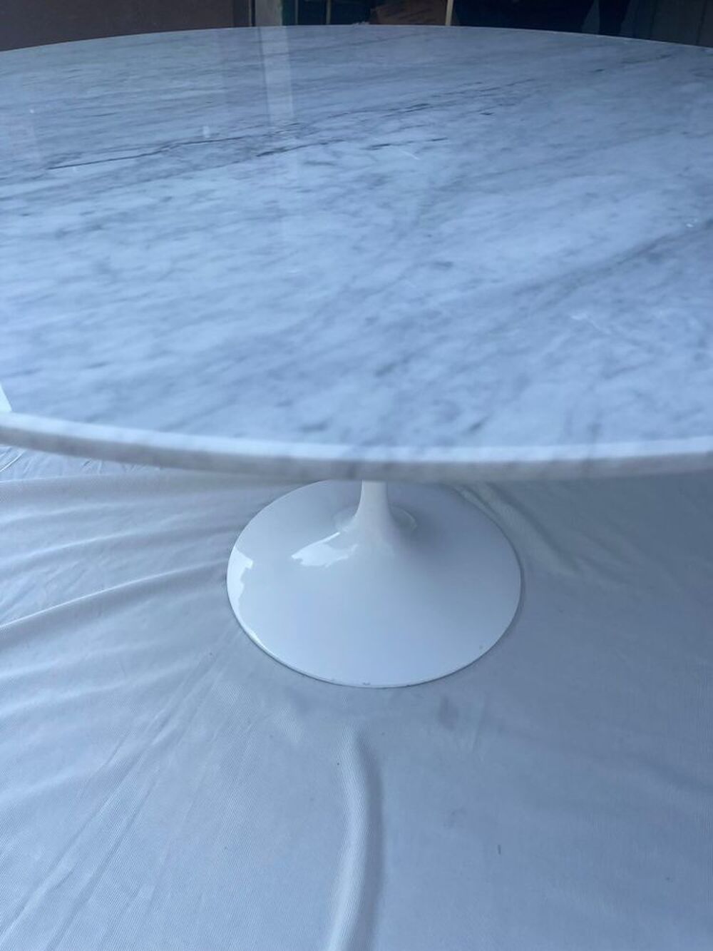 Mobilier de Salle &agrave; Manger Table Tulipe Eero Saarinen Meubles