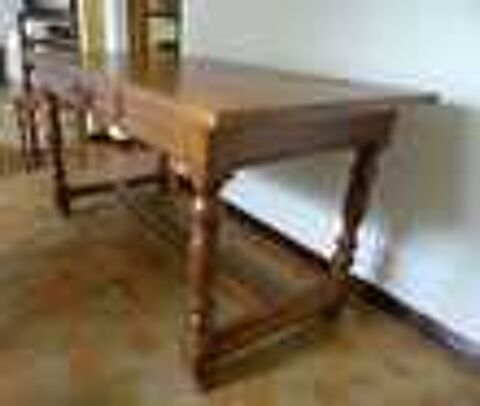 TABLE rustique et 4 CHAISES en ch&ecirc;ne massif Meubles