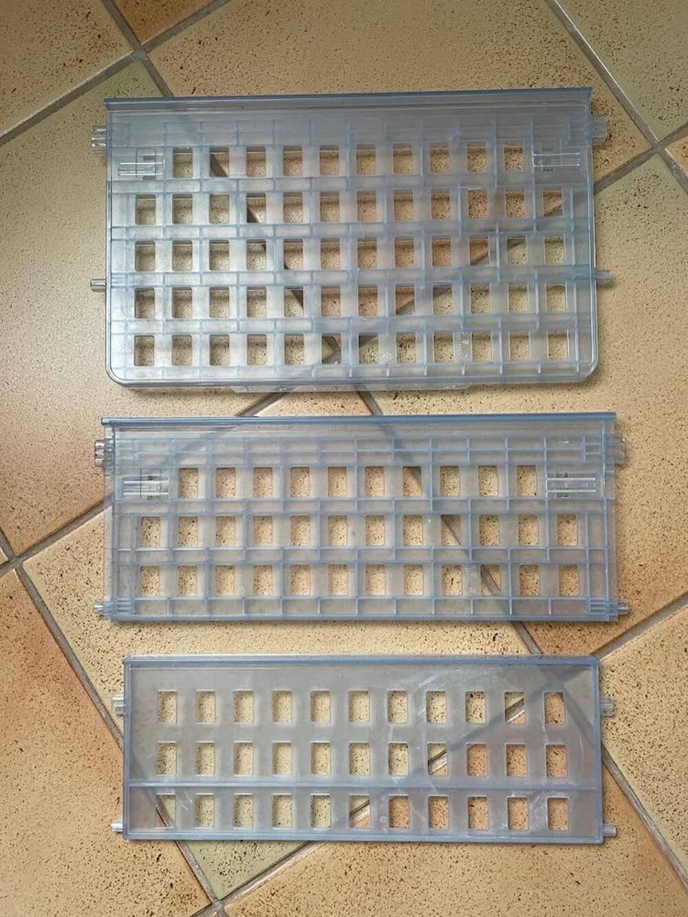 3 grilles, &eacute;tag&egrave;res, clayettes, pour r&eacute;frig&eacute;rateur RMD 8505 Electroménager