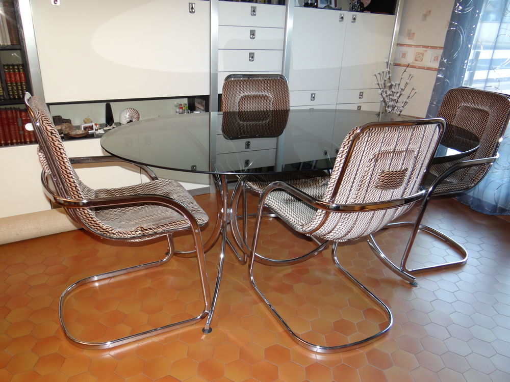 4 chaises tissu et m&eacute;tal Meubles