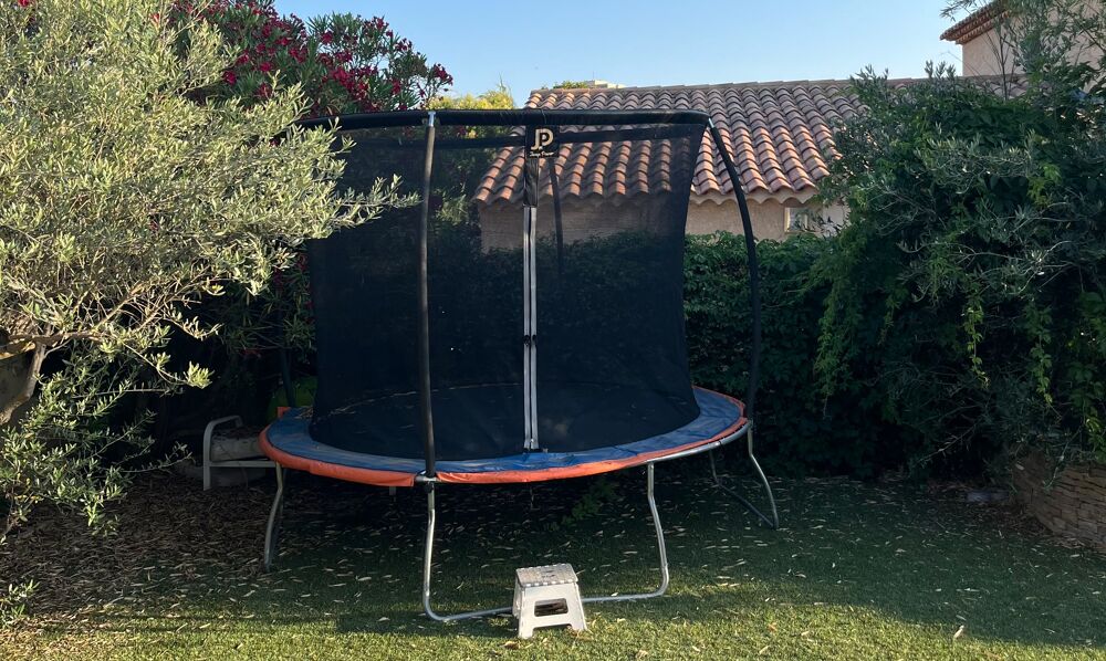 trampoline de 3m tr&egrave;s bon &eacute;tat Jardin