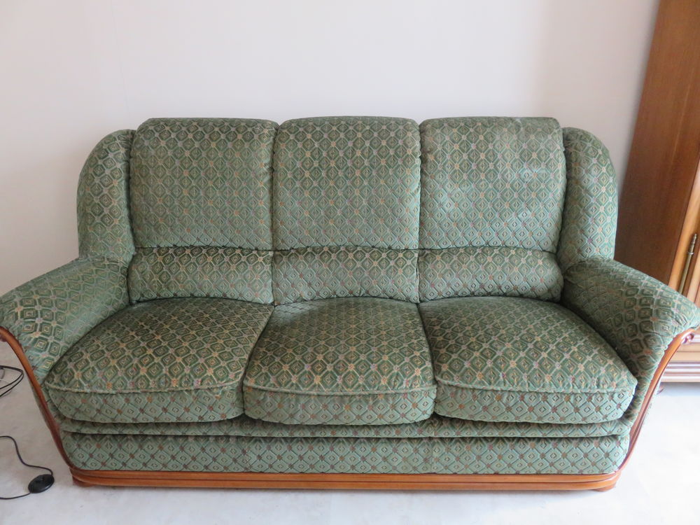 canap&eacute; et ses 2 fauteuils . Meubles