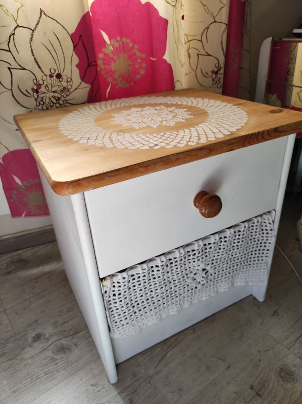 Table de chevet ou de rangement 
Meubles