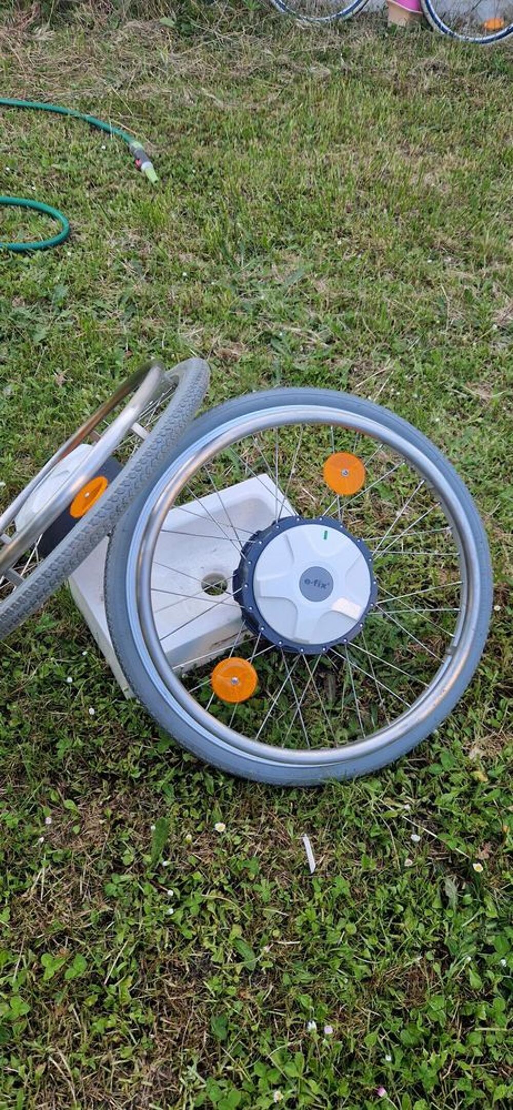 Fauteuil roulant &eacute;lectrique pliable Vélos