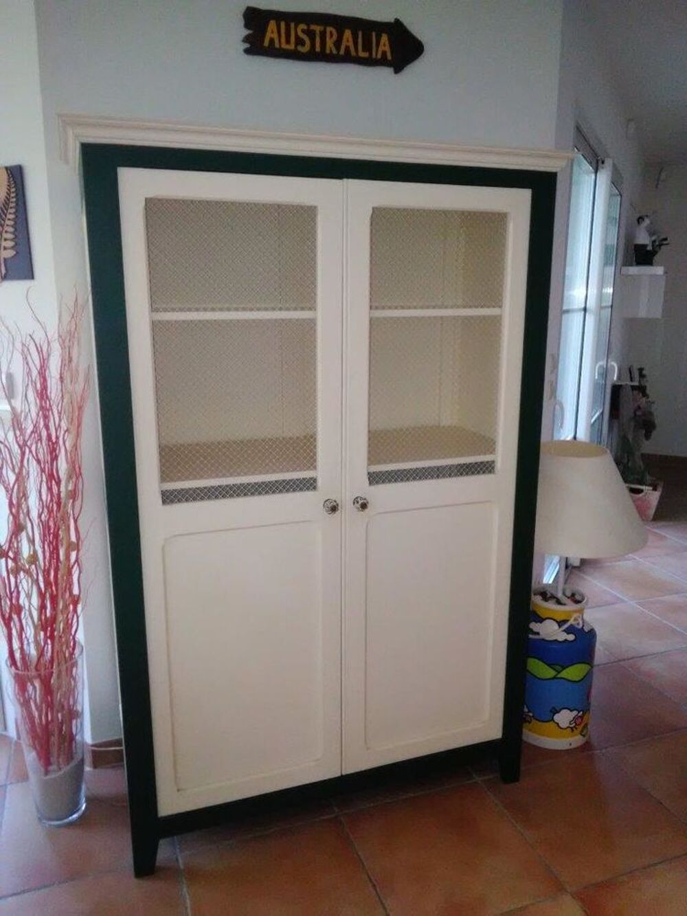 Armoire r&eacute;nov&eacute;e (bois massif) verte et blanche Meubles