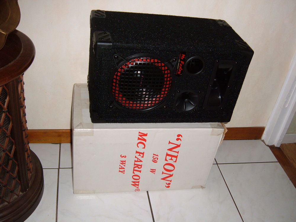 MAc Farlow Mc-150 (NEUF) jamais d&eacute;ball&eacute;es + Valisettes audio Audio et hifi