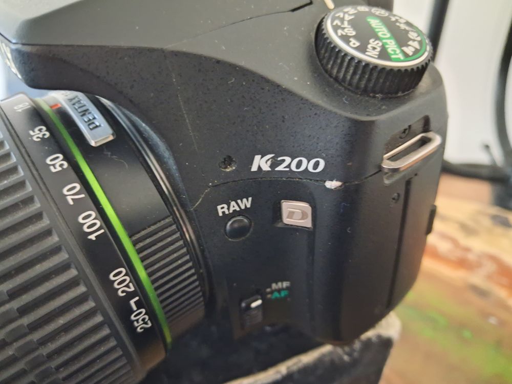 PENTAX K200D avec housse, objectif 18-250, objectif fish-eye Photos/Video/TV