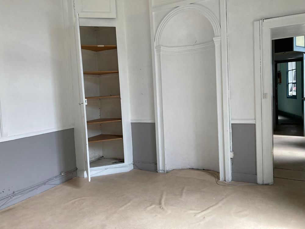   Local professionnel centre ville sur cour 1er étage Besançon