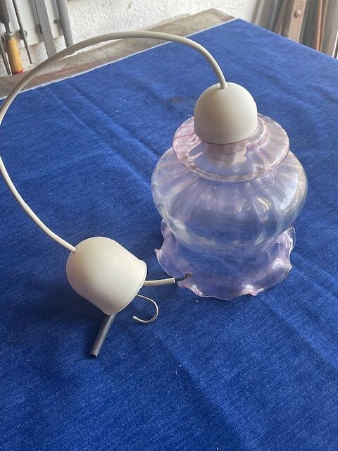 Suspension en verre teint� rose 15 Quincy-sous-S�nart (91)