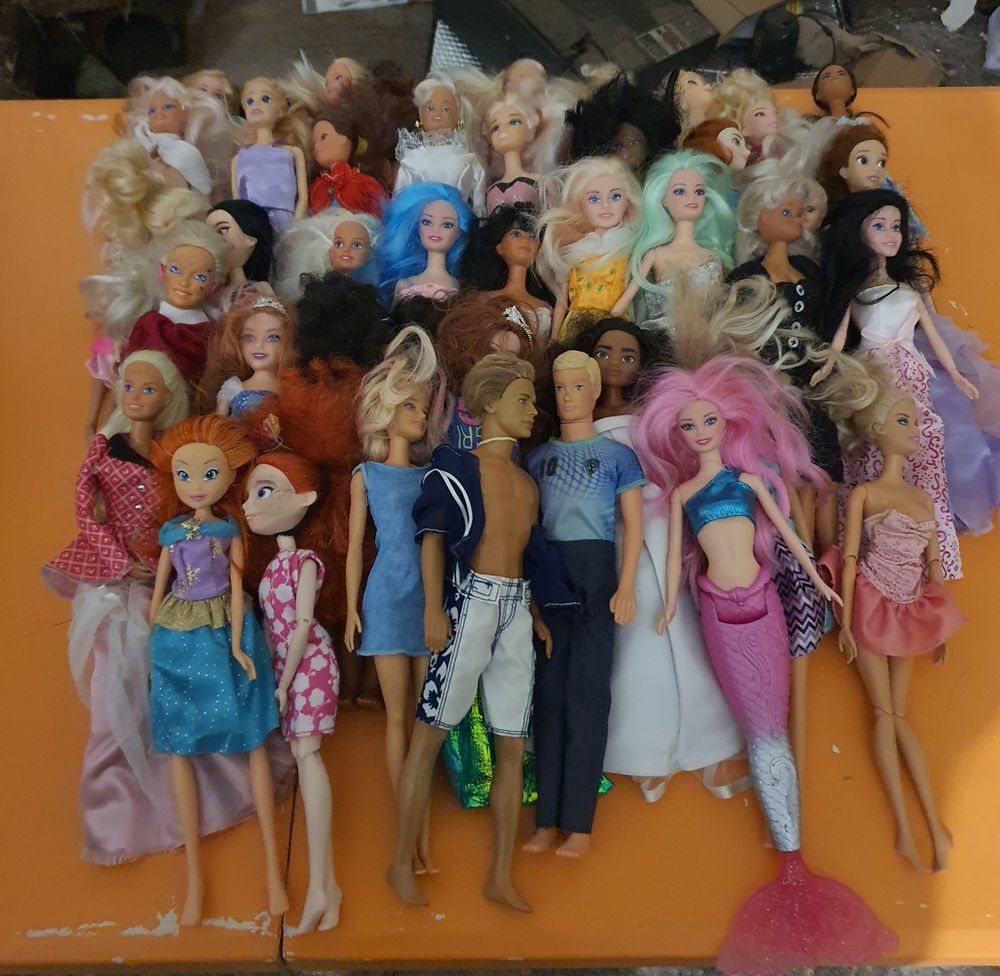 Lot poup&eacute;es et accessoires Jeux / jouets