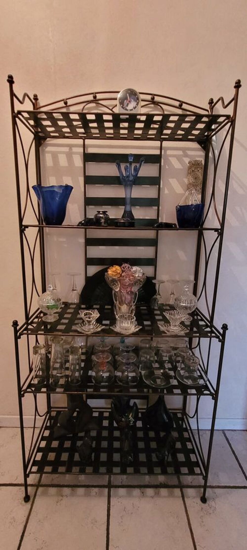 Table et 5 chaises en fer forg&eacute; bon &eacute;tat Meubles